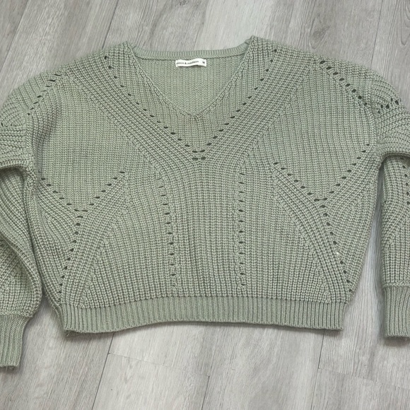 Moon And Madison Light Seafoam Green Cropped V Neck Sweater Medium - Picture 2 of 6